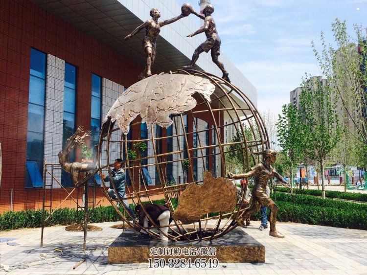 龙岩地球仪雕塑选定，拉丝工艺，地球仪人物雕塑预定
